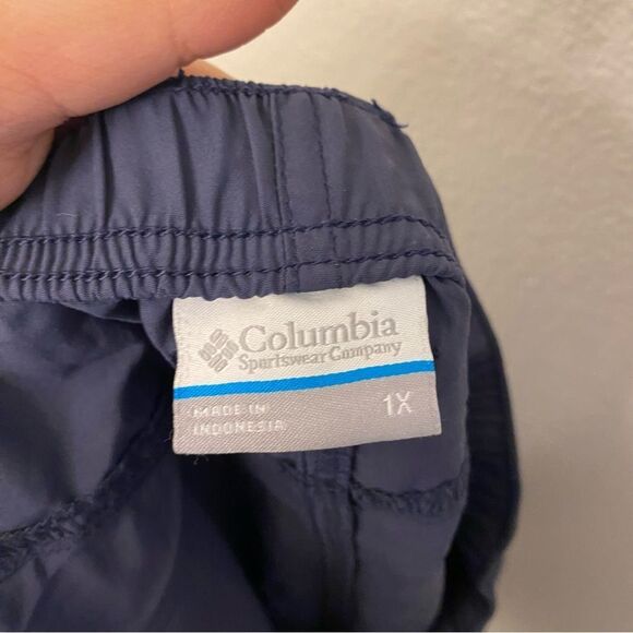COLUMBIA woman’s navy blue nylon pull on hiking fishing shorts 6” plus size 1X - Picture 10 of 10